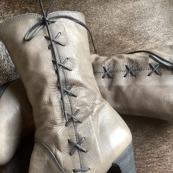 Stunning Hispanitas Lace Detail Full Zipp Leather Boots - Picture 10 of 10